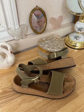🌿 Papillio by Birkenstock Platform Sandals – Olive Green (Size 38 / US 7)